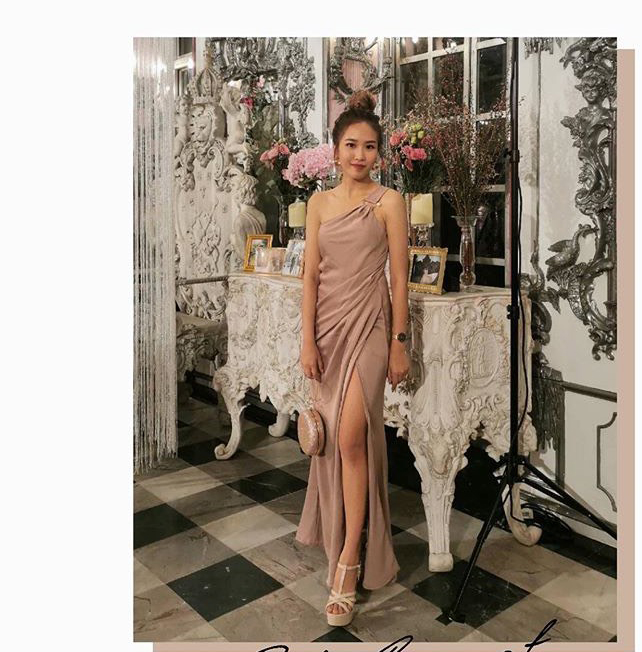 พร้อมเช่า ชุดราตรียาว ชุดเดรส ไหล่เฉียง จับเดรปหน้า สีน้ำเงิน สีกรมท่า