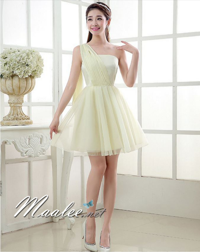 พร้อมส่ง ชุดเดรสสั้น เกาะอก ไหล่เดียว จับสม๊อกด้านหลัง สีครีม