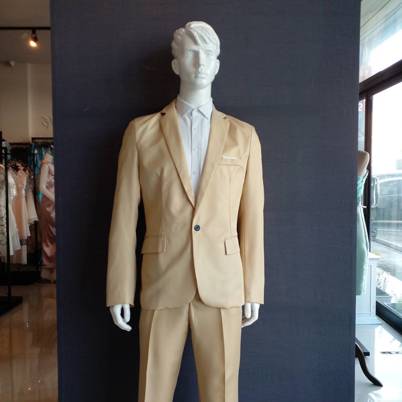 พร้อมเช่า ชุดสูทชาย (สูทแฟชั่น) เนื้อผ้าใส่สบาย สีครีม พลัสไซส์ (ไม่มีเสื้อกั๊ก)