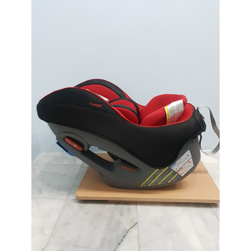 คาร์ซีท Combi รุ่น Minimalist มือสอง สภาพสวย สำหรับเด็กแรกเกิด - 3 ขวบ