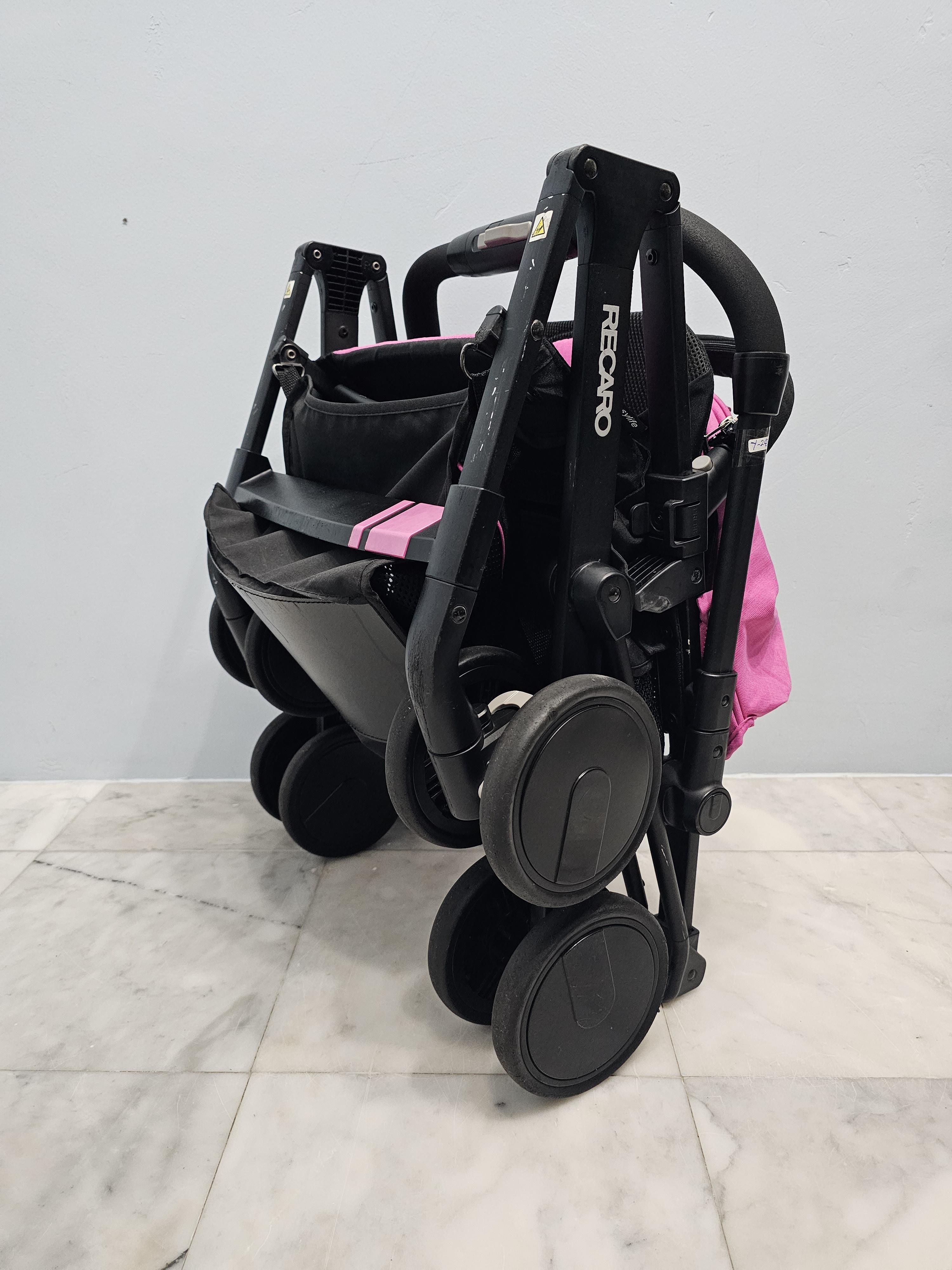 Recaro รุ่น Easylife สีชมพู