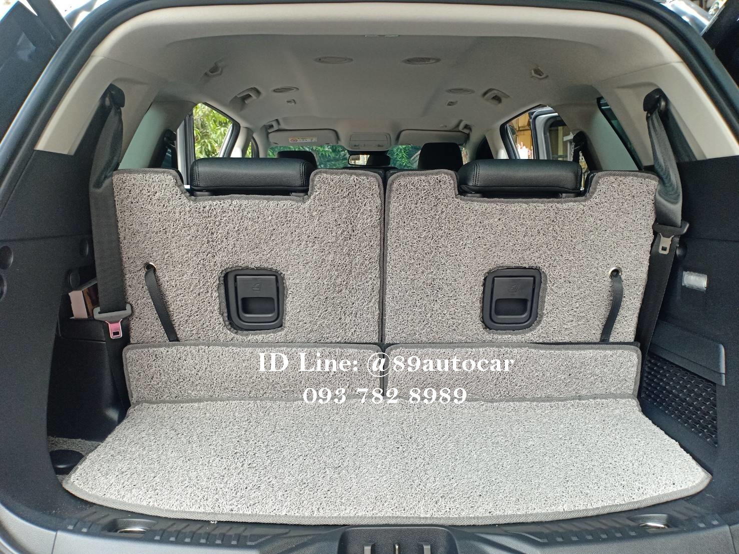 พรมรถยนต์ Ford Everest 2023 ปูพรมไวนิลดักฝุ่นสีเทาขอบเทา เต็มคัน