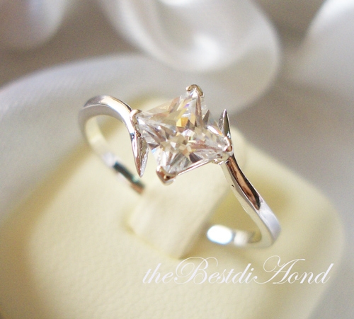 BR030RD แหวนเพชรCZ สี่เหลี่ยม(Emerald Cut) เก๋ เท่ เรียบ หรู ดูดี