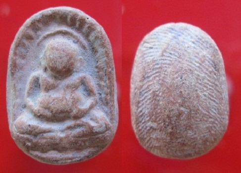 พระเนื้อดินพิมพ์พระสังขจาย หลังลายมือ