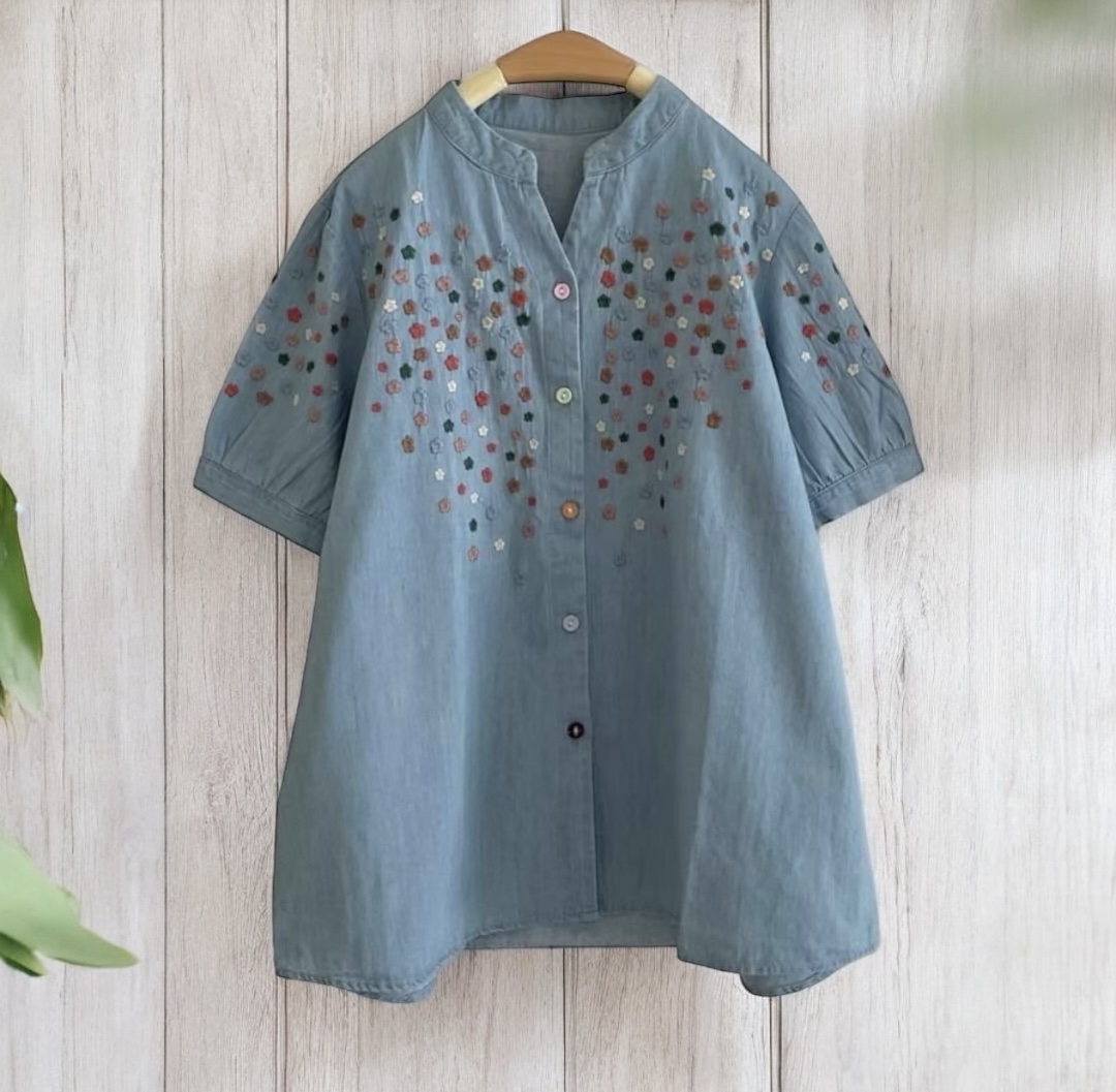 เสื้อยีนส์ลายปักดอกไม้
