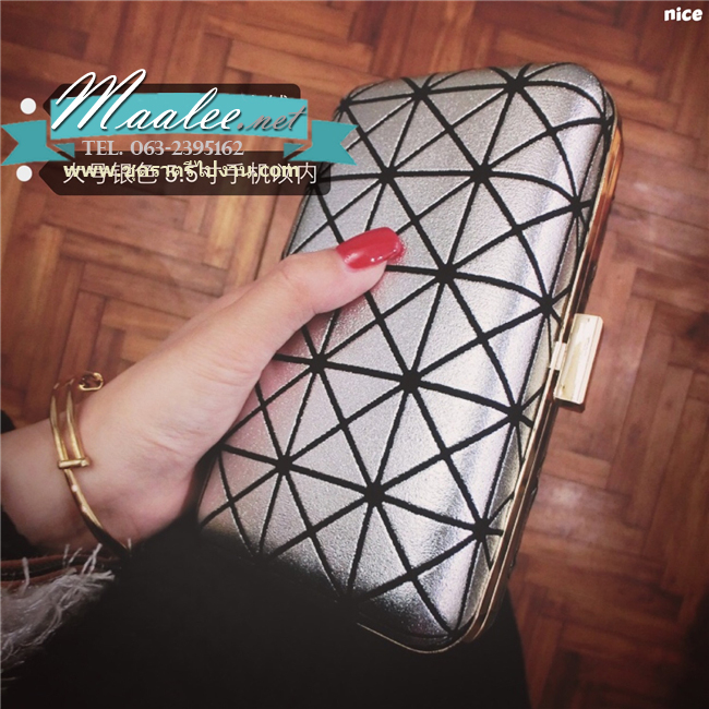พร้อมส่ง Evening Clutch กระเป๋าออกงาน สีเงินลายตาราง พร้อมสายสะพายยาว