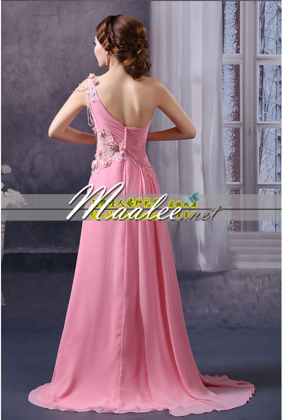 พร้อมเช่า ชุดราตรียาว สีฟ้า ไหล่เฉียง อกจับจีบระเอียด แต่งลูกปัดห้อยระย้า & ดอกสวย ผ้าชีฟอง