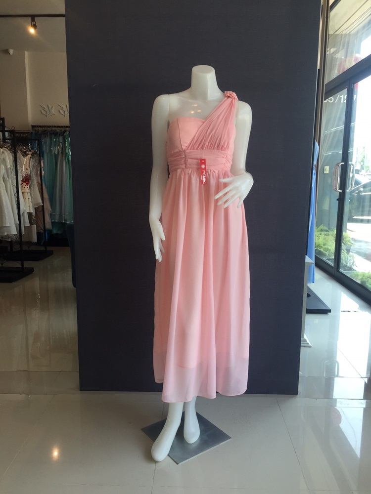 พร้อมส่ง ชุดเดรสยาว เกาะอก ไหล่เดียว จับสม๊อกด้านหลัง สีชมพู