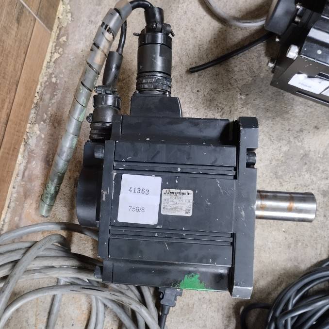 HC-SFS201 SERVO MOTOR " MITSUBISHI "