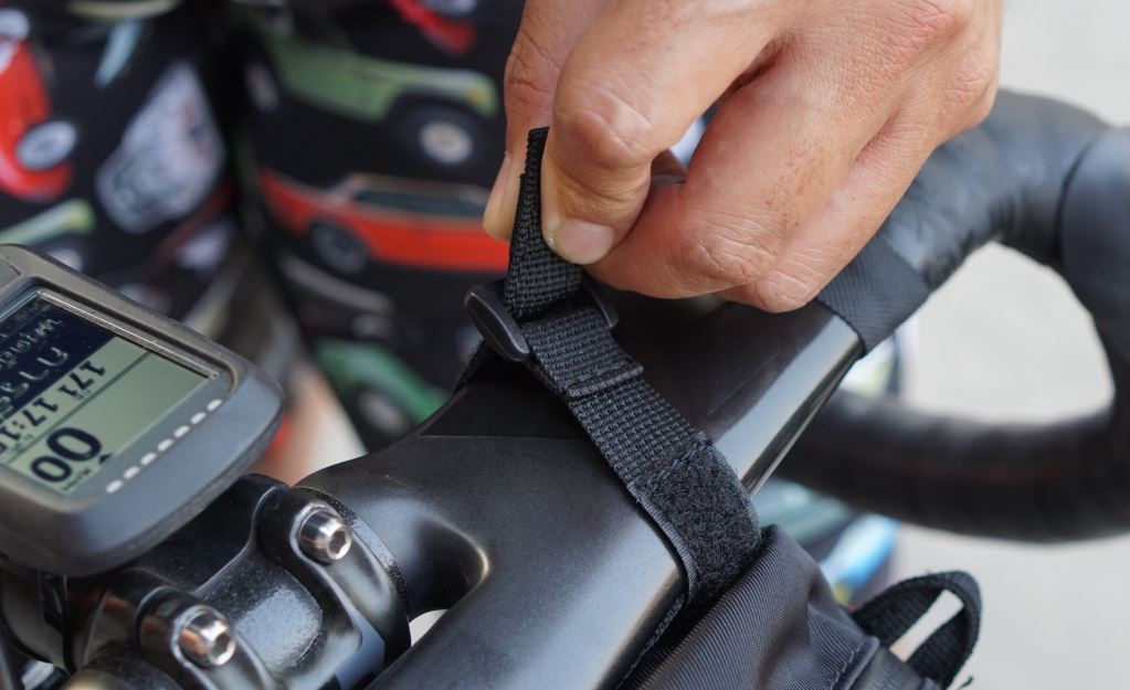 กระเป๋าหน้าคาดแฮนด์จักรยาน Vincita B010C WAKE UP HANDLEBAR BAG BLACK แบบสายคาดหน้าแฮนด์ พร้อมสายสะพาย น้ำหนักเบา ขนาดกระทัดรัด