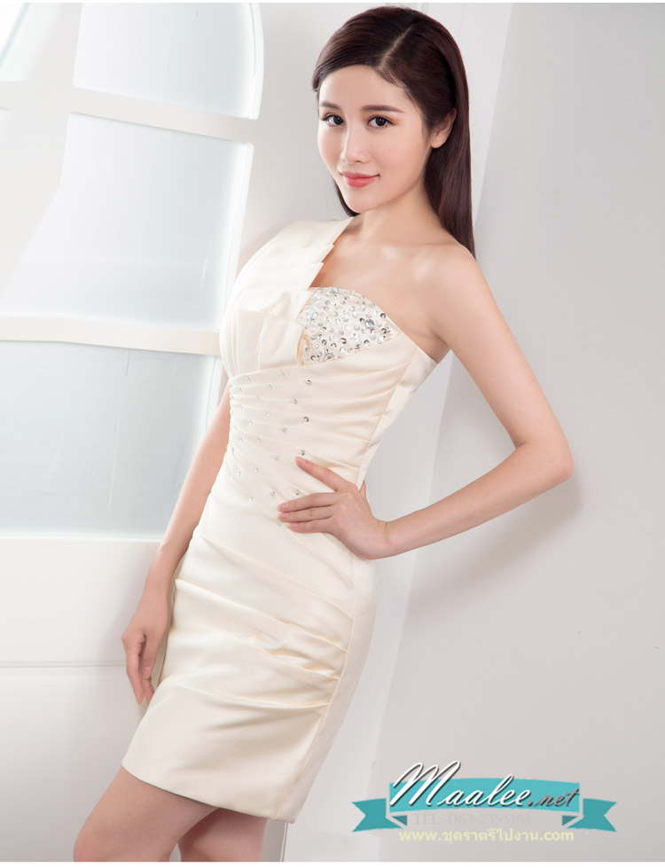 พร้อมเช่า ชุดราตรีสั้น เกาะอก ไหล่เดียว สีครีม Champagne ผ้าซาตินเข้ารูป ปักเลื่อมสวยหรู