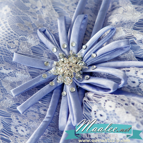 พร้อมเช่า ชุดราตรียาว เกาะอก คล้องคอ สีม่วง กระโปรงจับจีบ สวยหวานด้วยลูกไม้ช่วงอก (ซิปหลัง)