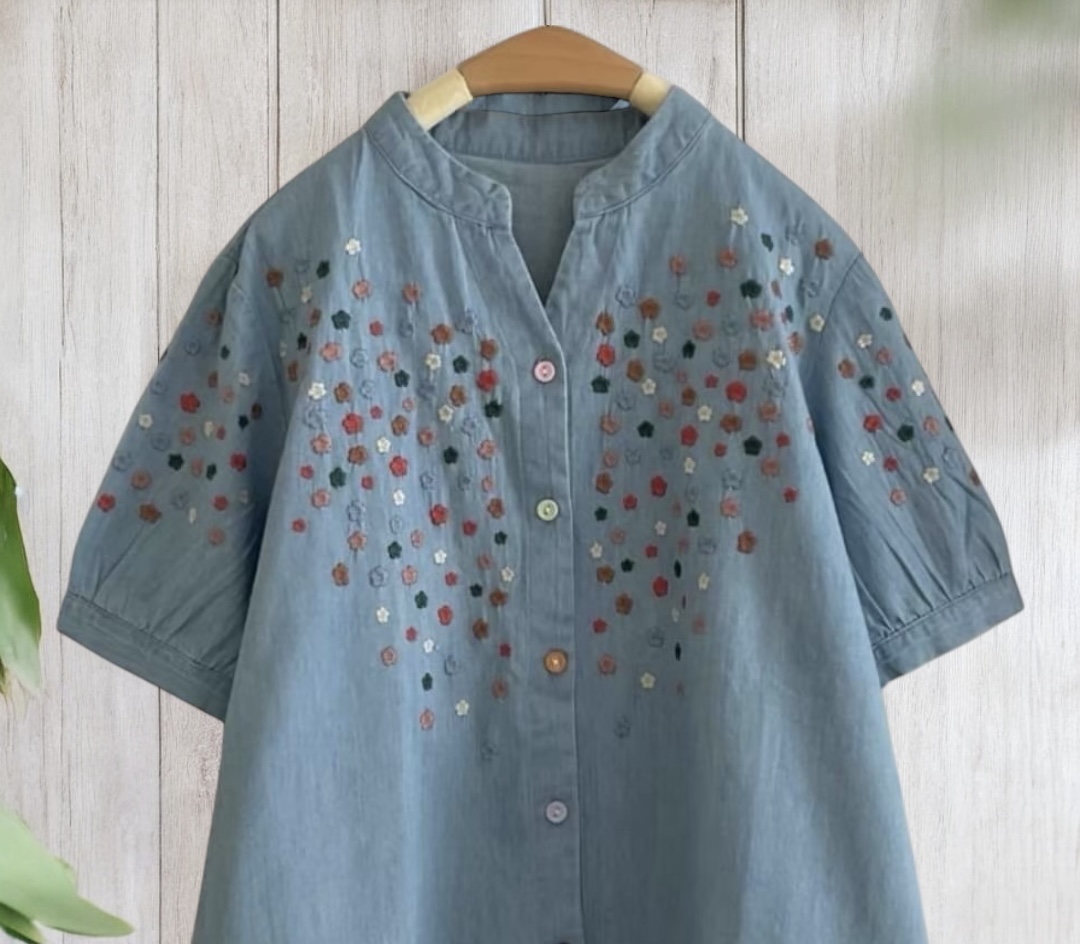 เสื้อยีนส์ลายปักดอกไม้