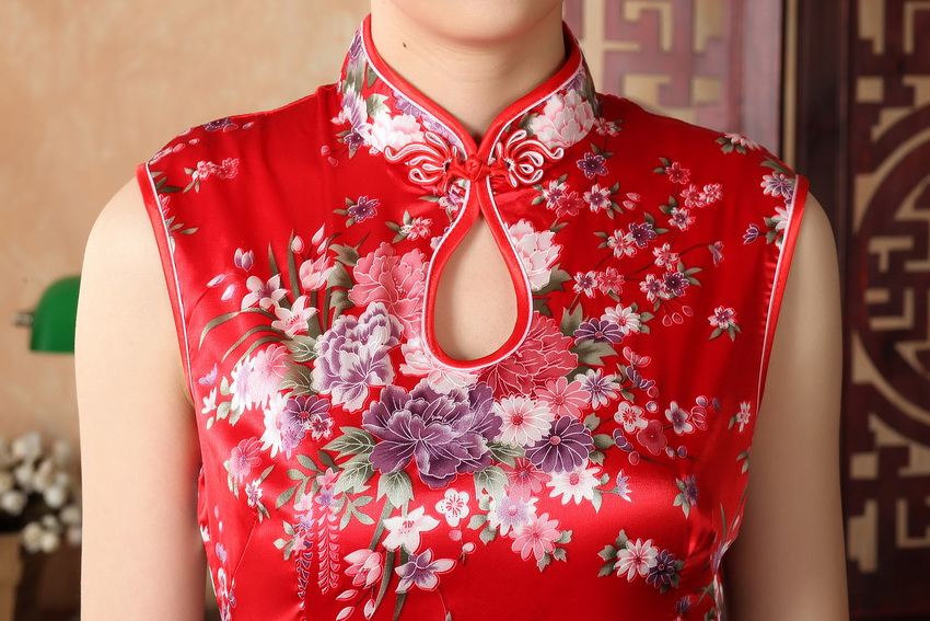 Pre-order กี่เพ้า ผ้าแพร สีแดง พิมพ์ลายดอกไม้ ตัดเย็บอย่างดี