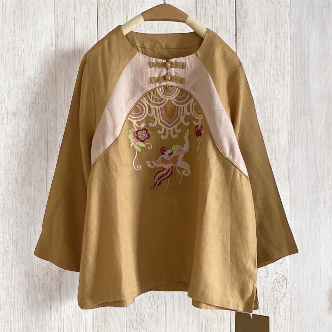 เสื้อผ้าลินินลายปักแต่งกระดุมปม
