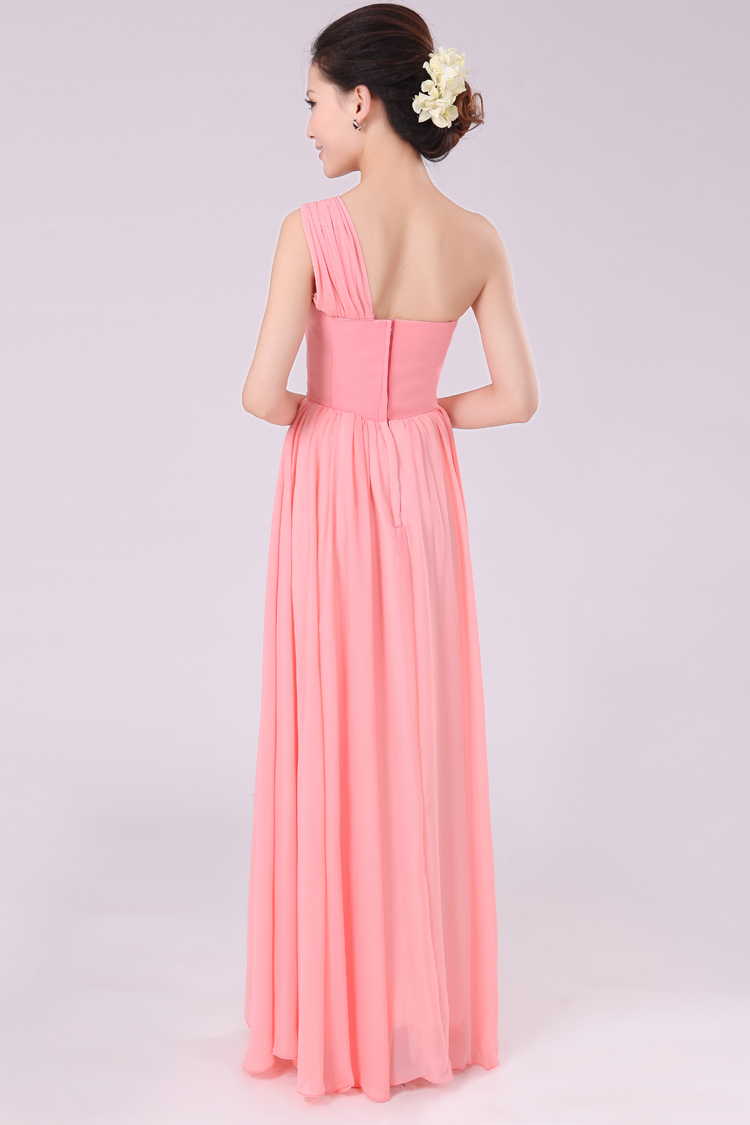 พร้อมส่ง ชุดราตรียาว เกาะอก ไหล่เดียว ผ้าชีฟองพลิ้วสวย คอ sweet heart แต่งเอวผ้าซาติน สีโอโรสอ่อน