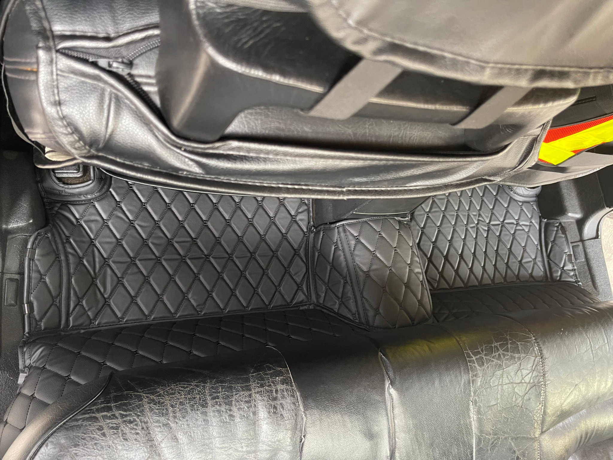 พรม6D Volvo 740 สีดำด้ายดำ