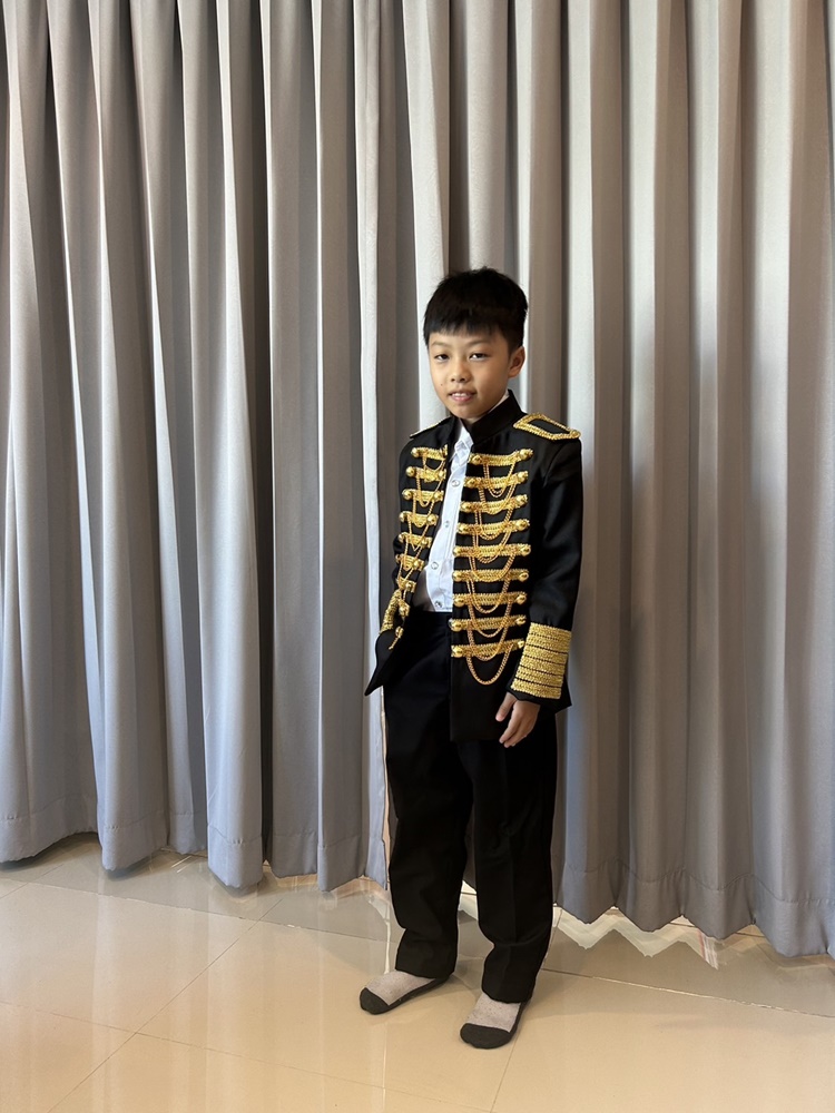 พร้อมเช่า ชุดสูทเด็กชาย สีดำพู่ประดับทอง เครื่องแบบทหารสไตล์ยุโรป (ไซส์ 140,150)