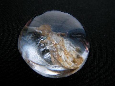 QU0015 QUARTZ แก้วกลมน้ำใส แก้วเข้าแก้วลอยกลางแก้ว กาบเงินกาบทอง ทรายเงินทรายทอง ดูเหมือนสามกษัตริย์ ขนาด 22.69x22.85x13.00 mm. นน.45.06 ct.