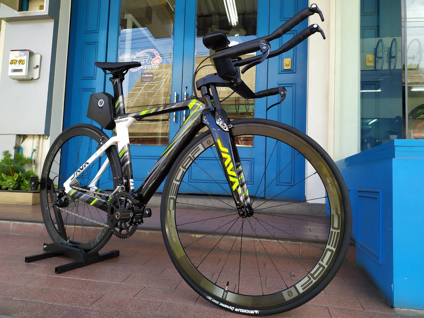 จักรยานไตรกีฬา JAVA TORNADO TT Triathlon bikes เฟรมคาร์บอน ล้อ DECA42, ชุดขับ 105 22สปีด