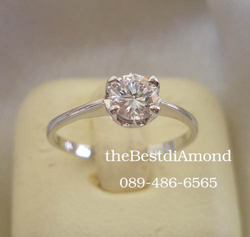 BR971RD+++แหวนเพชร CZ แบบชู เม็ดเดี่ยว+++แบบยอดนิยม คลาสสิค ไม่ล้าสมัย ฝังแบบหนามเตย วงนี้เพชรcz กลมขนาด 40 ตัง (4 มม กว่าๆ)เพชรเล่นแสงดีค่ะ