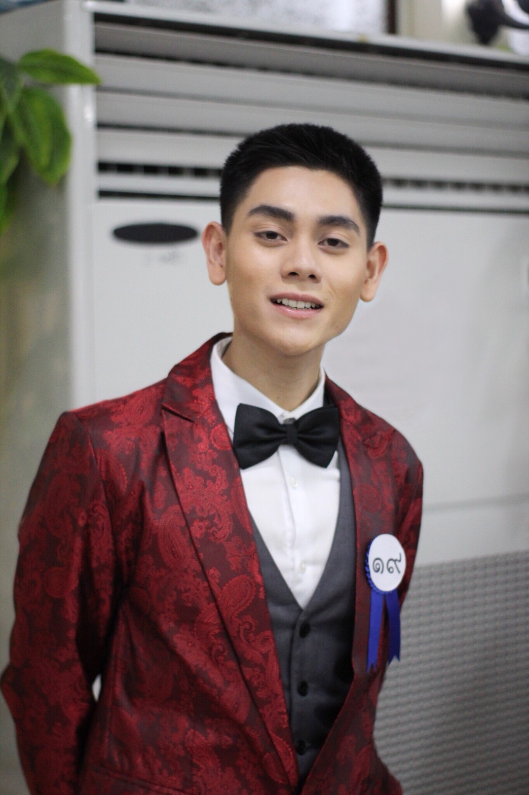 พร้อมเช่า ชุดสูทชาย สีดำ พิมพ์ลาย เนื้อผ้าแพรแบบหรูมาก