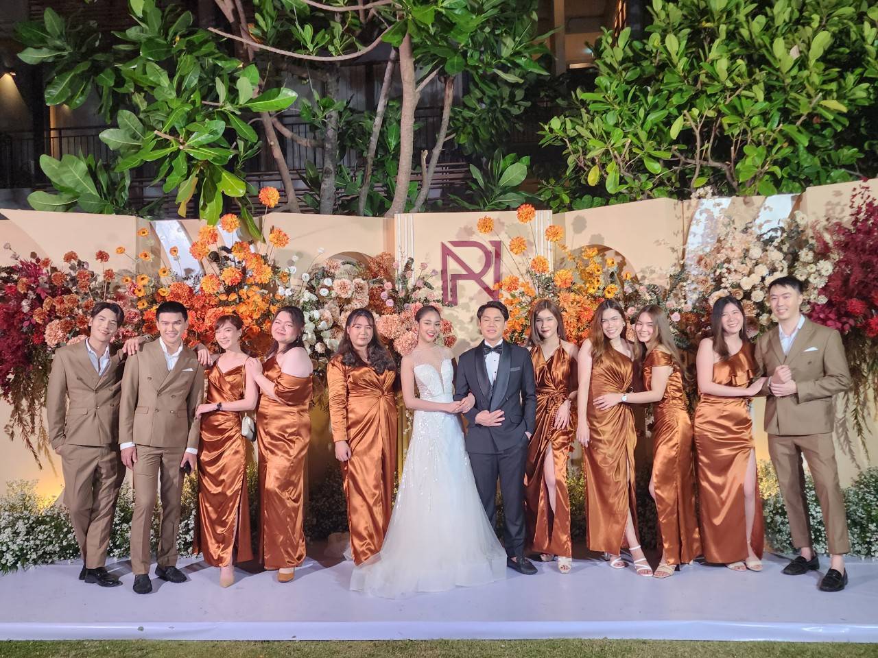 พร้อมเช่า ชุดสูทชาย สูทสีน้ำตาล Coffee Brown กระดุม 2 แถว Double-breasted Suit