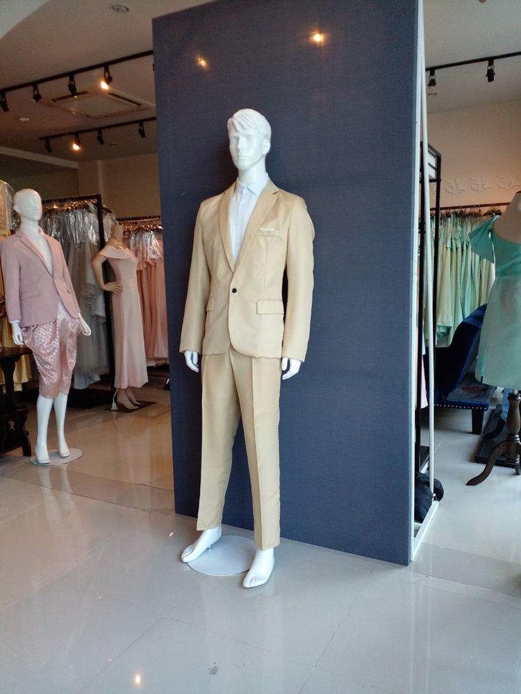 พร้อมเช่า ชุดสูทชาย (สูทแฟชั่น) เนื้อผ้าใส่สบาย สีครีม พลัสไซส์ (ไม่มีเสื้อกั๊ก)