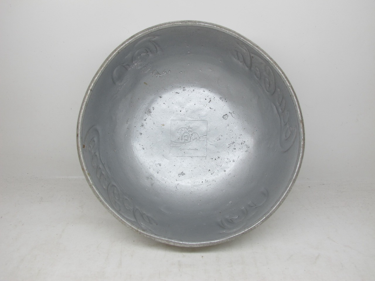 ขันโค๊กสงกรานต์ ขัน Coca-cola (3) แต่มีรูรั่วเล็กๆ 2 รู