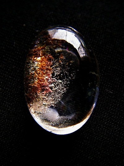 QU0031 แก้วหาดทรายทอง ปลวกแดง ปูลาด ดังชายหาดริมทะเล สวยแก้วใสวงรี ทำหัวแหวนเรียบง่ายสวยสไตล์โป่งข่าม ขนาดแก้ว 13.38x20.31x7.58 มม. น้ำหนัก 13.96 ct.