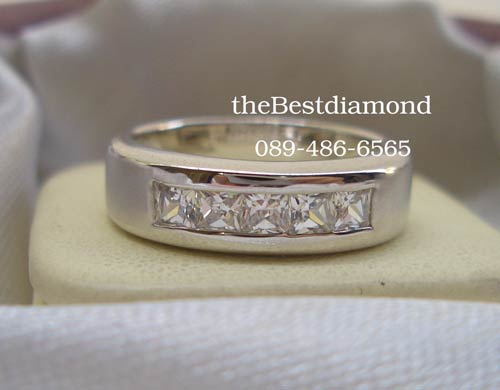 BR423RD-M+++ แหวนเพชรcz สี่เหลี่ยม ฝังแบบสอด+++ งานเหมือนร้านจิวเวลลี่เลยค่ะ งานเรียบร้อย สวยหรู ฝังแบบนี้ค่อนข้างยาก ใส่ได้ทั้งหญิงและชาย