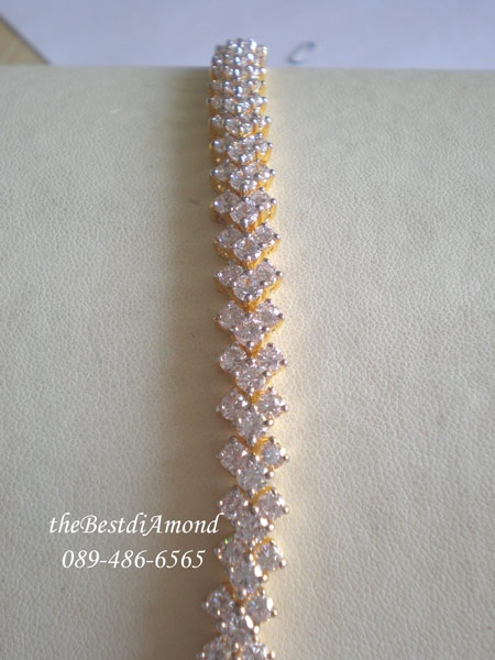 CL005+++สร้อยข้อมือเพชรรอบtriangle+++สวยสุดๆๆ เพชรทั้งเส้น เล่นไฟระยิบระยับ วิ๊งๆๆเลยค่ะ ดีไซน์ก็สุดยอดค่ะ ดูไฮโซมากๆๆ เหมือนจริงสุดๆ