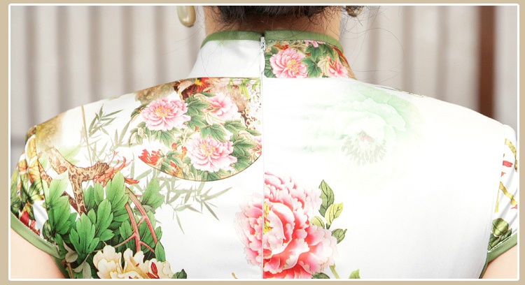 Pre-order กี่เพ้า สีขาวเขียว ลายดอกไม้ ผ่าข้าง กุ๊นขอบอย่างดี