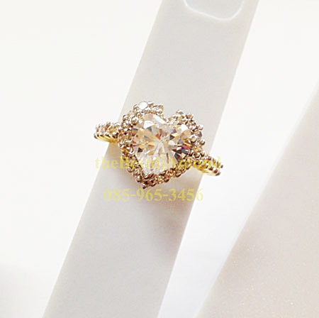 BR231++แหวนเพชรCZ รูปหัวใจเพชรล้อม มีบ่าข้างแบบทันสมัย ดูดี intrend มากๆๆ แบบออกมาจากร้านจิวเวลลี่เลย เพชรสวยวิ๊งๆ ใส่ติดนิ้วได้เลยค่ะ สวยสุดๆ