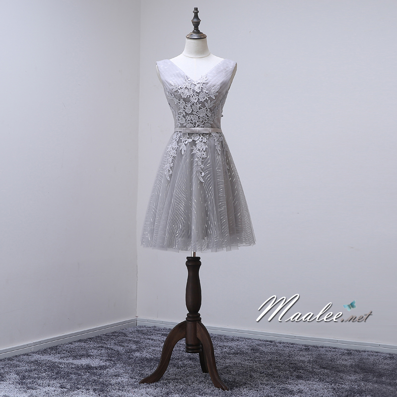 พร้อมเช่า ชุดราตรีสั้น แขนกุด สีเทา แต่งลายลูกไม้ ผ้าตาข่าย ข้างในปักเลื่อมสวย