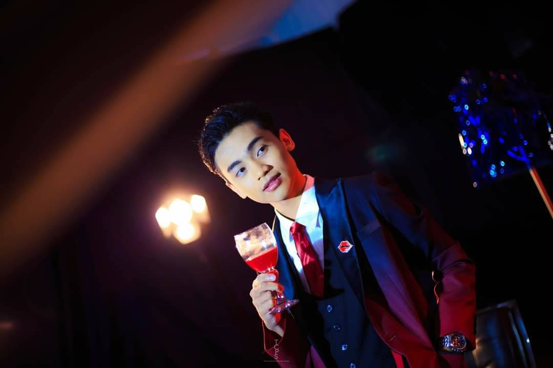 พร้อมเช่า สูทแฟนซี สูท Long Tail สากลแนววินเทจ ไล่เฉดสีโทนแดงดำ