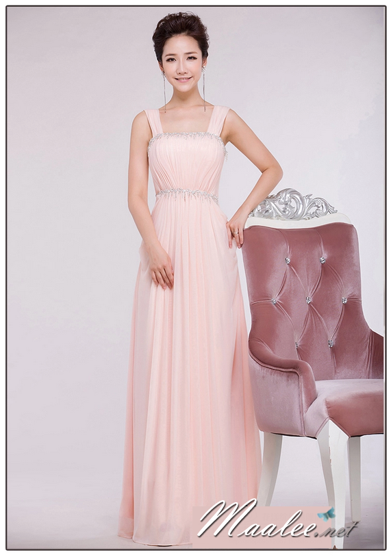 พร้อมเช่า ชุดราตรียาว สีชมพู ปิดไหล่ได้สองแบบ เนื้อผ้าทิ้งตัวสวย แต่งเลื่อม อกและเอว