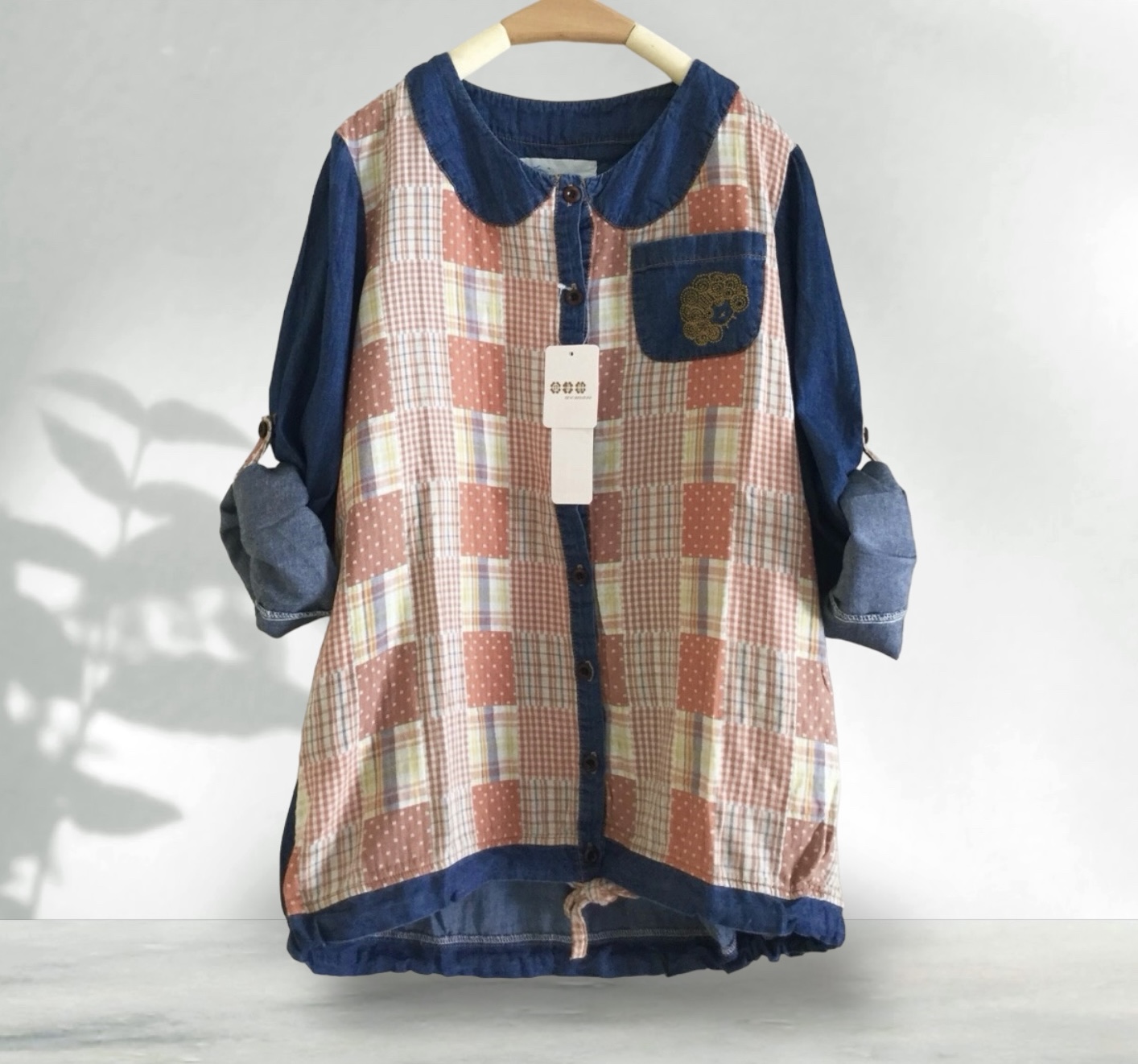 เสื้อยีนส์ฟอกแต่งผ้าลายสก็อต Q.J.H