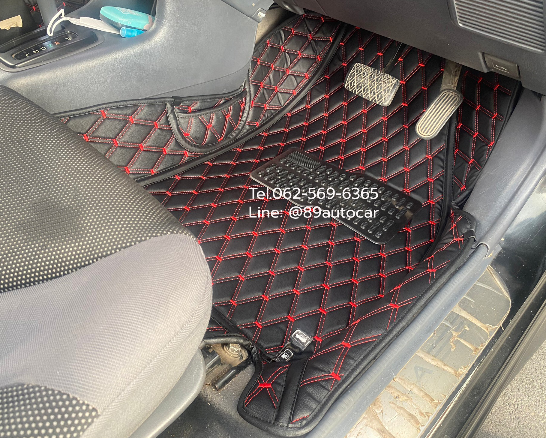 พรมรถยนต์ Toyota Soluna โฉมหยดน้ำ ปูพรมVVIP สีดำแดง เต็มคัน