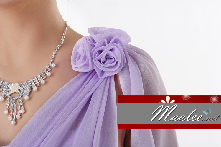พร้อมเช่า ชุดราตรียาว ไหล่เดียว สวยหวาน แต่งช่อดอกไม้ที่ไหล่ แต่งระบายไหล่สวย สีม่วง