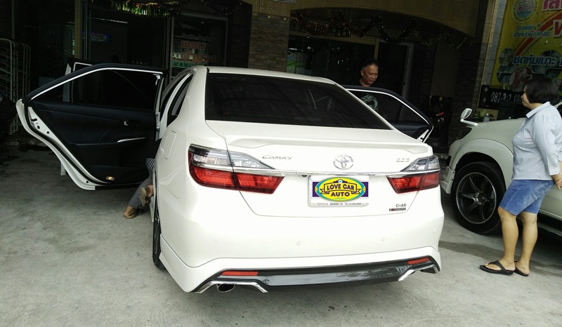 พรมไวนิลปูพื้นรถยนต์ Toyota Camry 2016 ไวนิลสีดำขอบดำด้ายแดง