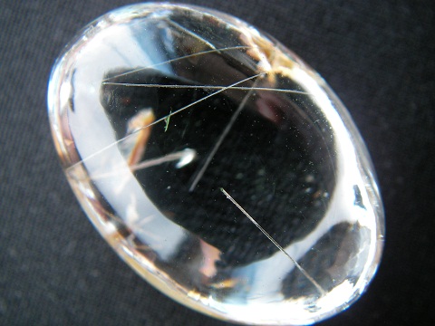 QU0013 QUARTZ แก้วแพรทอง ปกคลุมด้วยแก้วขนเหล็ก เนื้อแก้วใสสะอาด ขนาดเม็ดแก้ว 20.57x29.01x12.72 mm. นน. 40.74 ct. พม่า