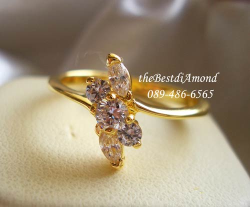 BR968+++แหวนเกยแบบเพชรผสม+++แหวนน่ารักๆอีกแบบ วางเพชรกลมผสมกับเพชร มาคี ได้กลมกลืน ก้านแหวนบางๆ ใส่แล้วนิ้วเรียวสวย