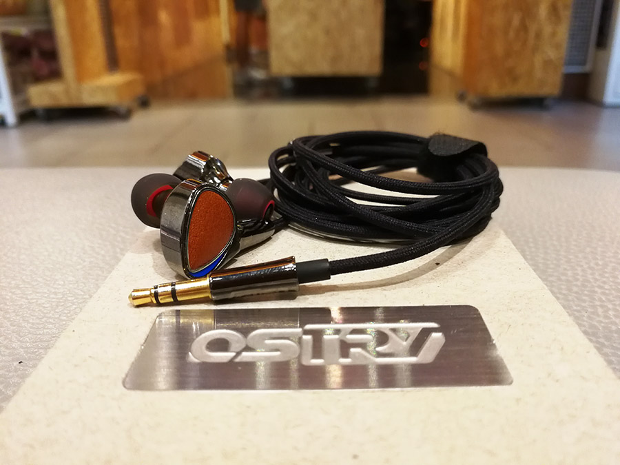 Ostry KC09 Professional Inear ระดับพรีเมี่ยม ขั้วแบบมาตรฐาน MMCX ถอดสายอัพเกรดได้ บอดี้ Stainless สวยงามหรูหรา