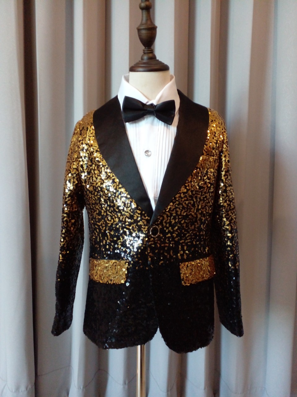 พร้อมเช่า ชุดสูทเด็กชาย สีทูโทน งานกลิตเตอร์แน่นๆ หรูหรา **พร้อมเช่าไซส์ 120,130,140,150**