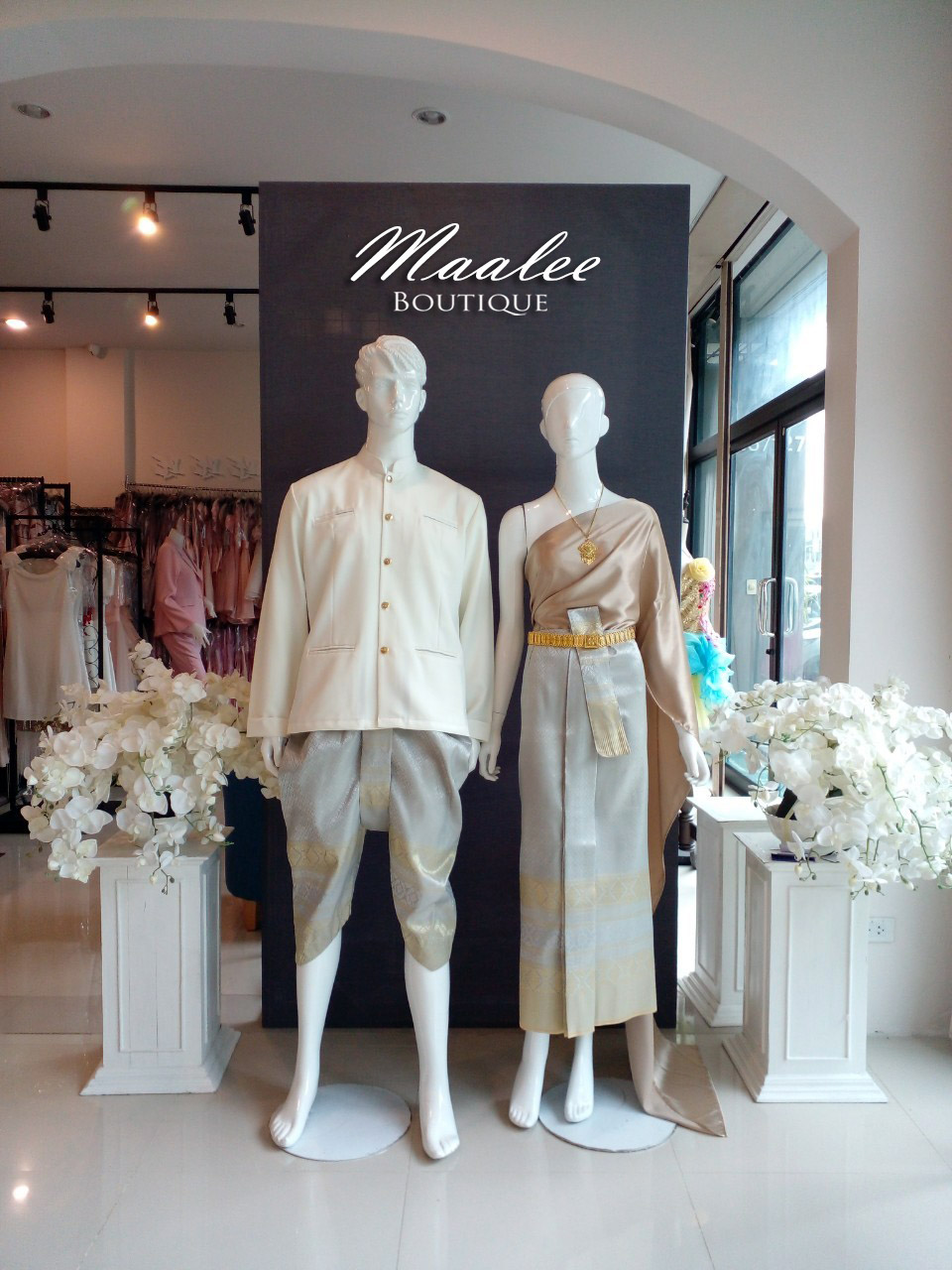 เช่า ชุดไทย ชุดเพื่อนเจ้าสาว ชุดไทยผ้าถุงสีเทาเทาทอง สไบสีน้ำตาลทอง