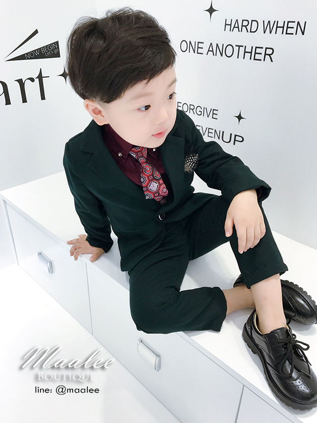 พร้อมเช่า ชุดสูทเด็กชาย สีเขียว เท่ๆแบบสากล **พร้อมเช่าไซส์ 120 ,130 , 140 , 160 **
