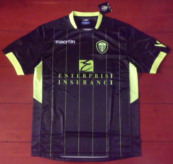 เสื้อฟุตบอล ทีมสโมสรลีดส์ ยูไนเต็ด ชุดเยือน 2012/13 ใหม่ S-Size / LEEDS UNITED Football Shirt Away Kit 2012/13 Jersey NEW S-Size