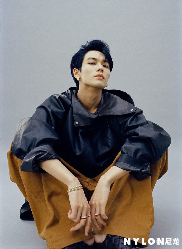 นิตยสาร NYLON 4/2020 ปก หลินเยี่ยนจวิ้น + โปสเตอร์ในเล่ม
