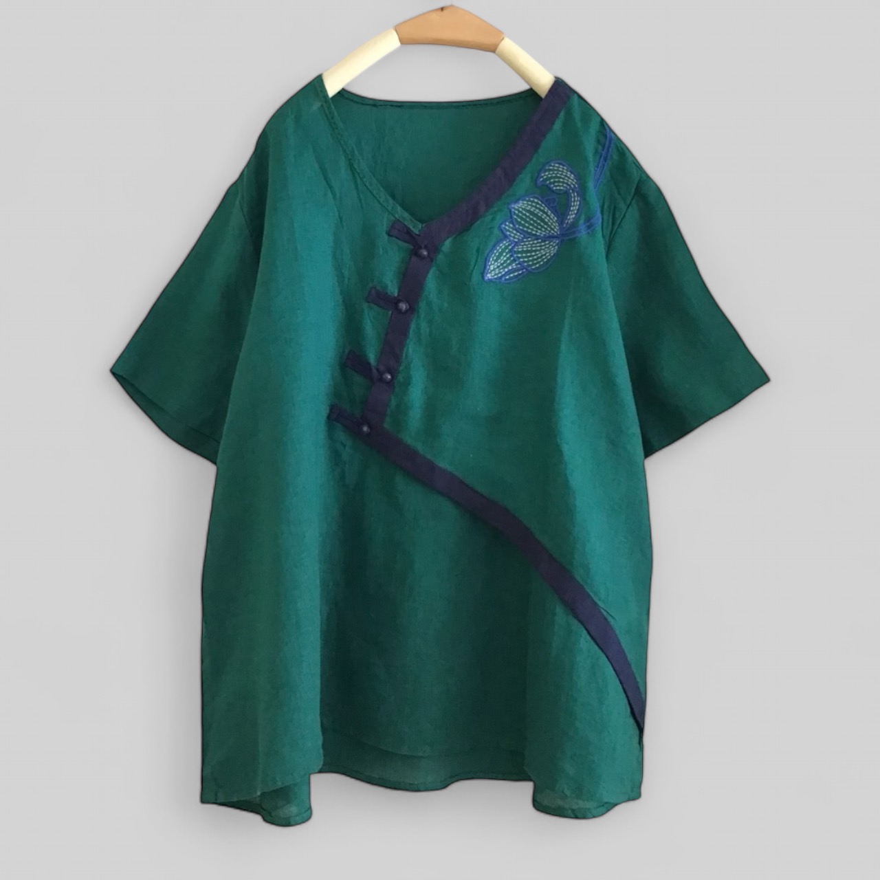 เสื้อคอวีผ้าลินินลายปัก